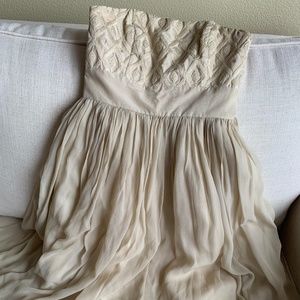 Strapless party dress in beige